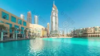 迪拜喷泉靠近迪拜商城.
